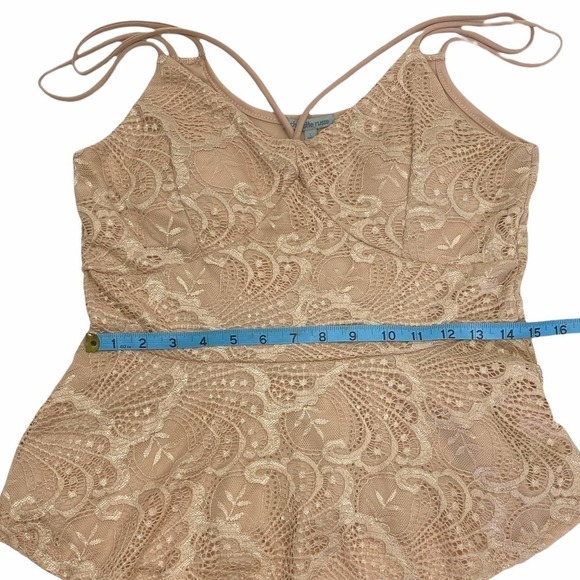 CHARLOTTE Russe Beige Nude Lace Sleeveless Strappy Peplum Tank Top Blouse - Picture 7 of 12